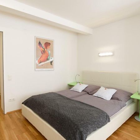 Design Apartment - Centrally Located Вена Экстерьер фото